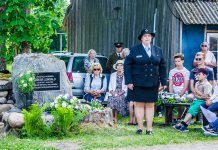 Kumma külas avati mälestuskivi Oskar Leinsalule