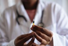 Tervis ja turvalisus: Raplamaa haiglas saab vaktsineerida kõige laiemalt leviva Omikroni tüve vastu