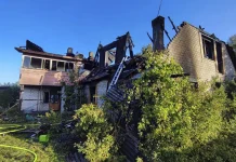 Öösel hävis Jõe tänaval tulekahjus elumaja