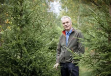 Heiki Hepner avab Metsarahvapäeval külastajatele oma dendropargi