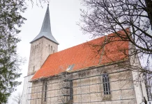 Märjamaa kirik saab kauaoodatud uue katuse