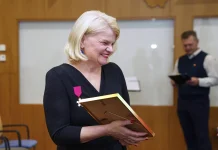 Urve Uusberg ja Anne Kersna pรคlvisid terviseministri tunnustuse