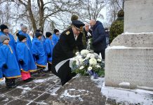 Vabadussõja mälestussambale asetati Vabariigi aastapäeva puhul pärjad