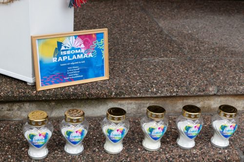 Tule peatuspunktides süüdati küünlad ka meie hulgast lahkunud koori juhtidele, tantsuõpetajatele, puhkpilliedendajatele