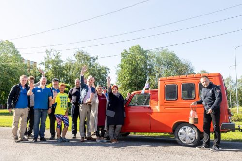 Veel viimased kilomeetrdi , asume teele Kehtnast Kalbu külla Ullo Toomi mälestuskivi juurde